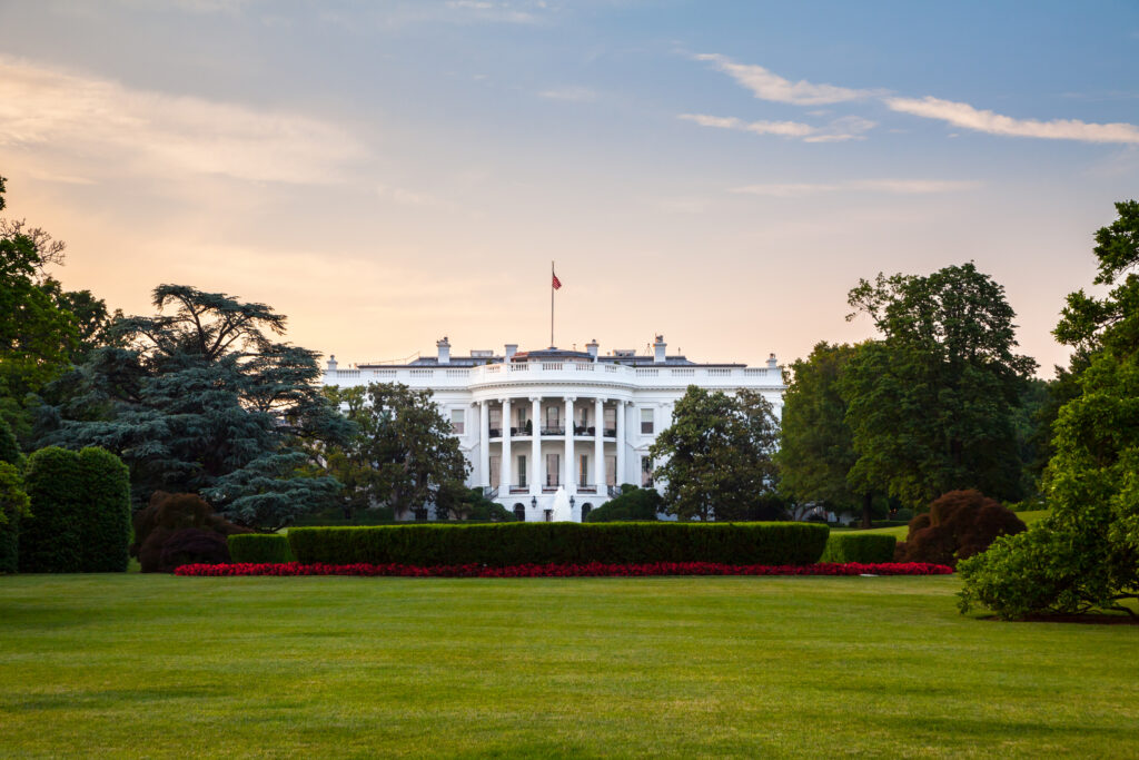 Image of the White House at dusk