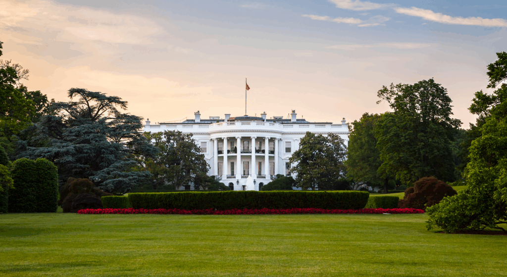 Image of the White House at dusk